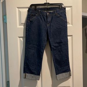 New York & Company jean capris in women’s size 6.